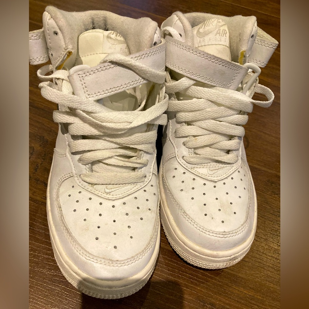 Air force 1 kids shoe size 4Y